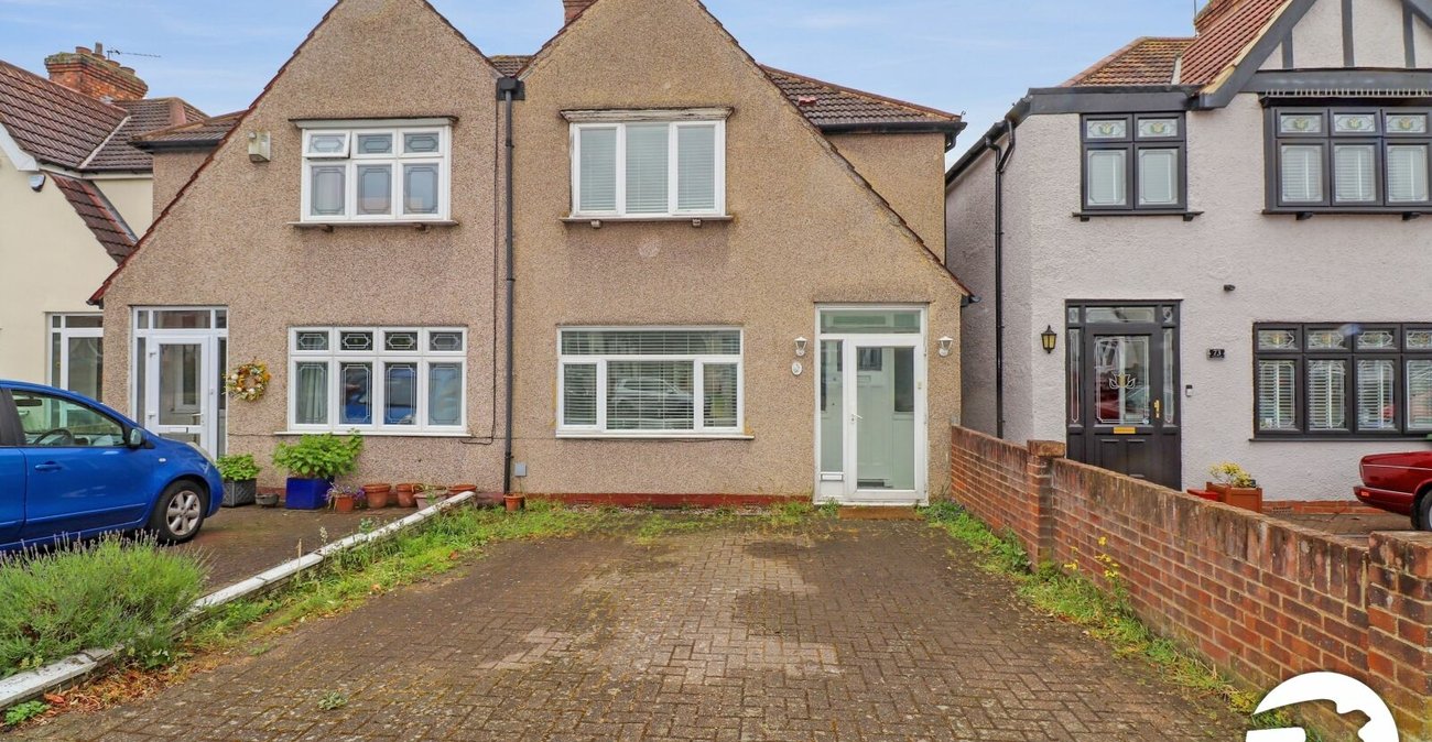 3 bedroom house for sale in London | Robinson Jackson