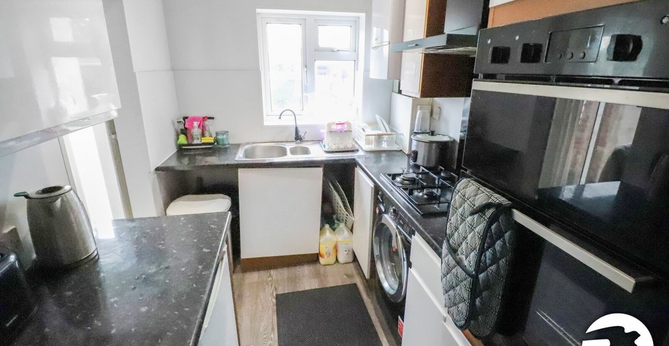 3 bedroom house for sale in London | Robinson Jackson