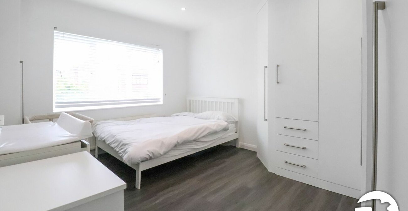 3 bedroom house for sale in London | Robinson Jackson