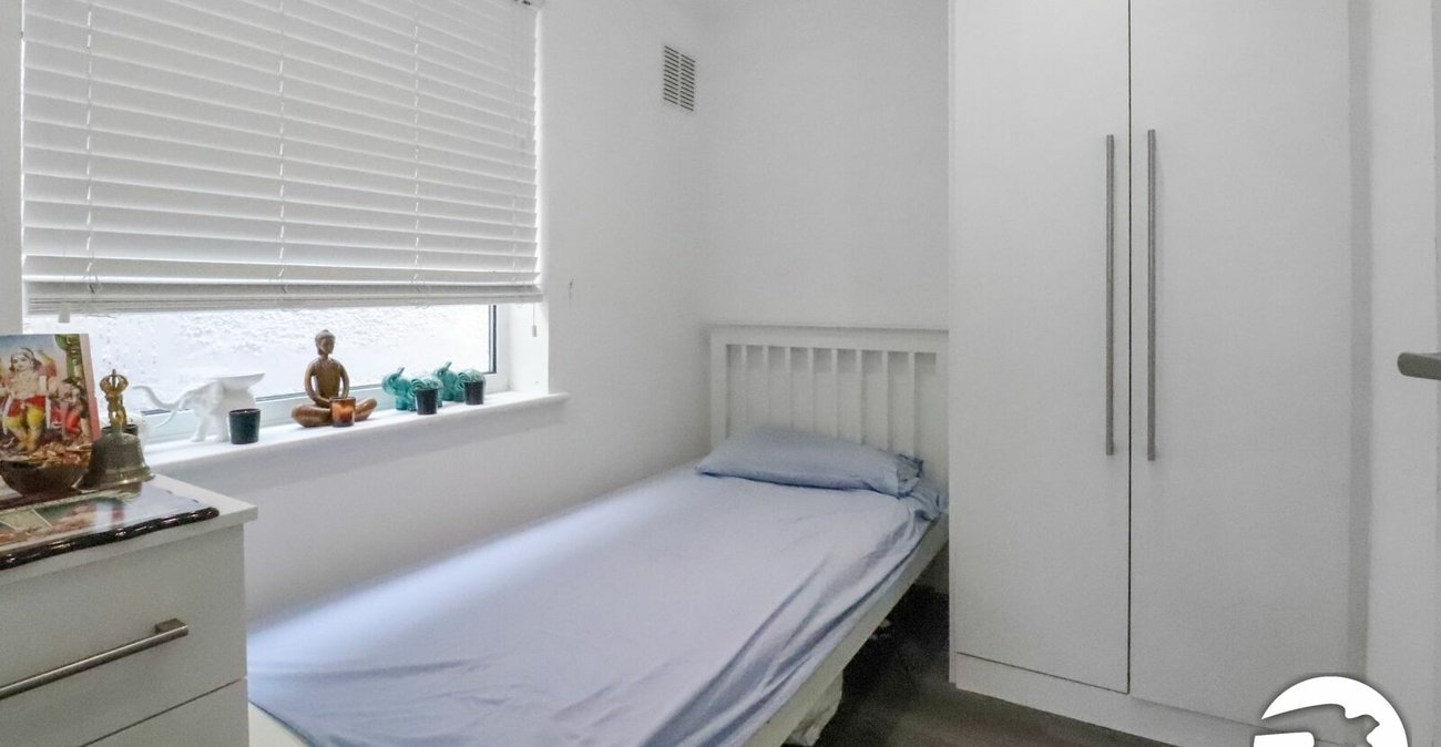 3 bedroom house for sale in London | Robinson Jackson