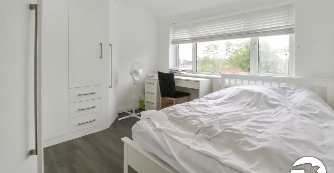 3 bedroom house for sale in London | Robinson Jackson