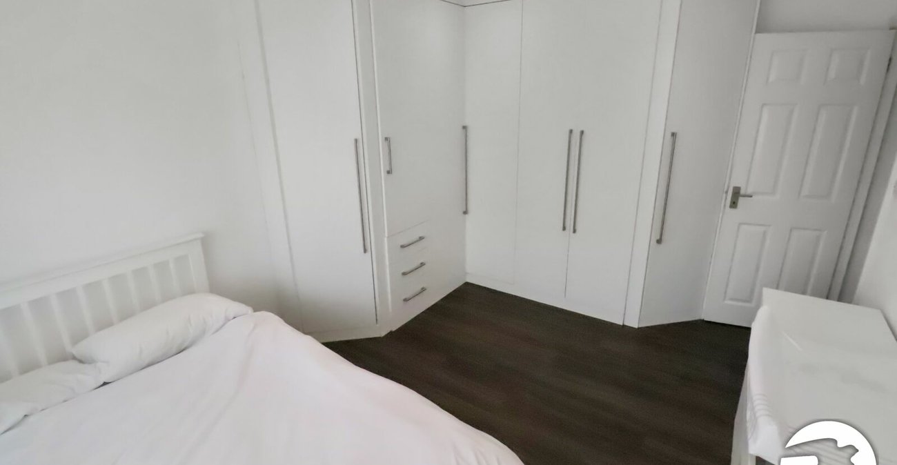 3 bedroom house for sale in London | Robinson Jackson