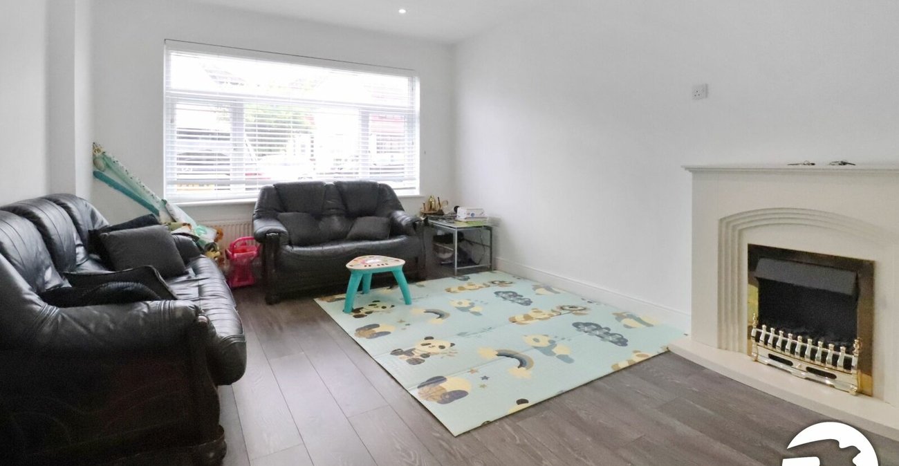 3 bedroom house for sale in London | Robinson Jackson