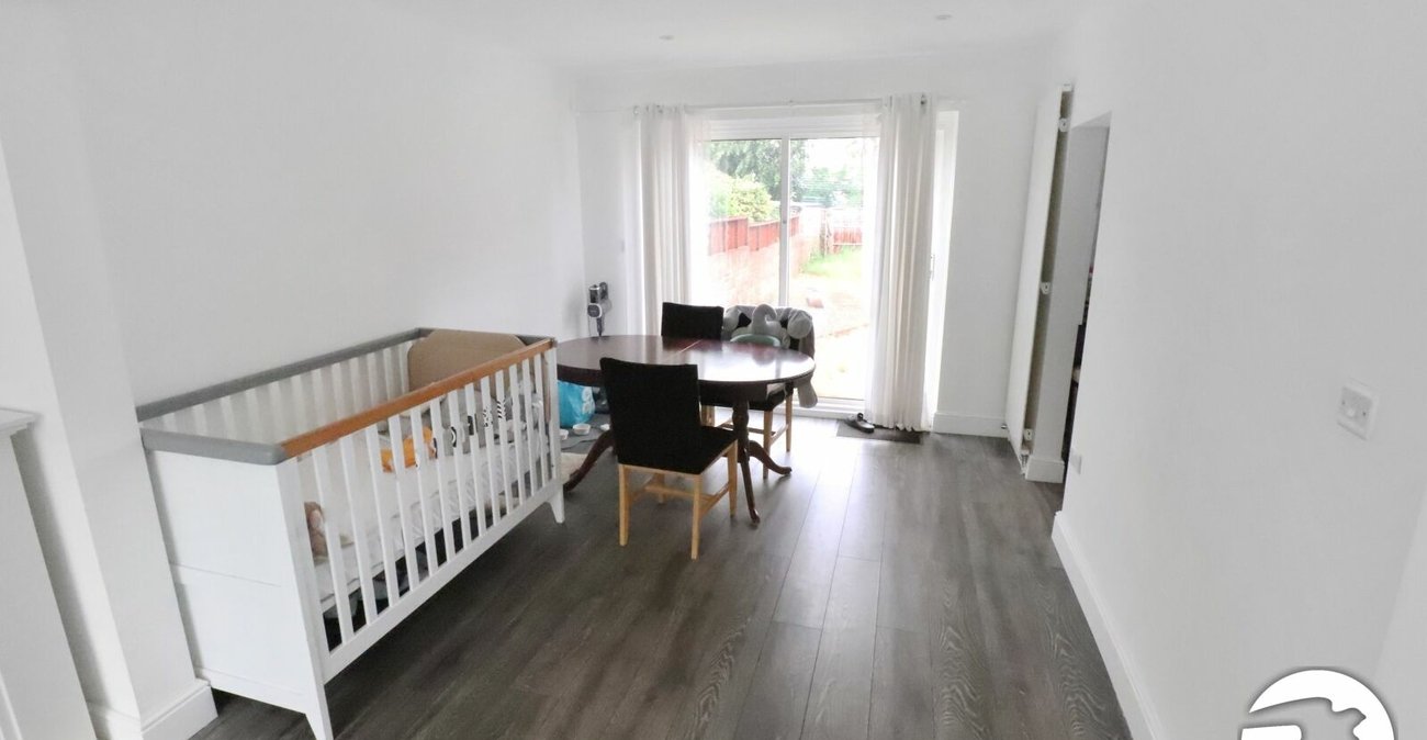 3 bedroom house for sale in London | Robinson Jackson