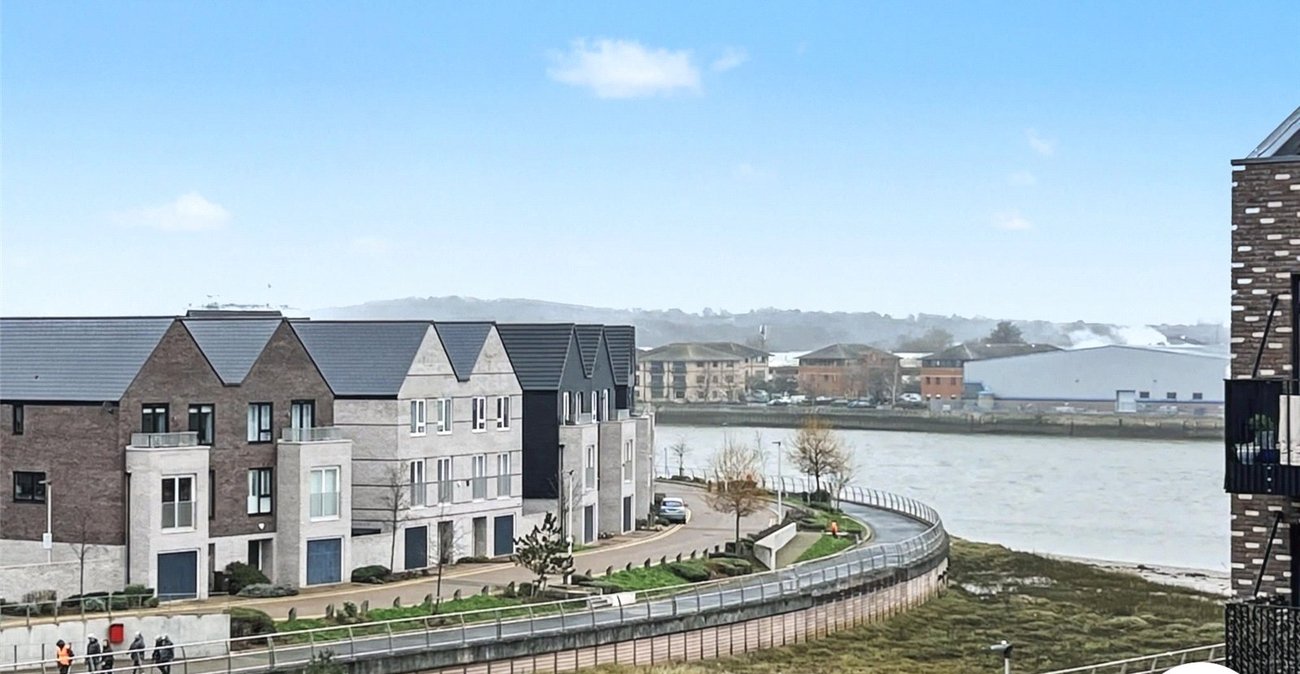 2 bedroom property for sale in Rochester | Robinson Michael & Jackson