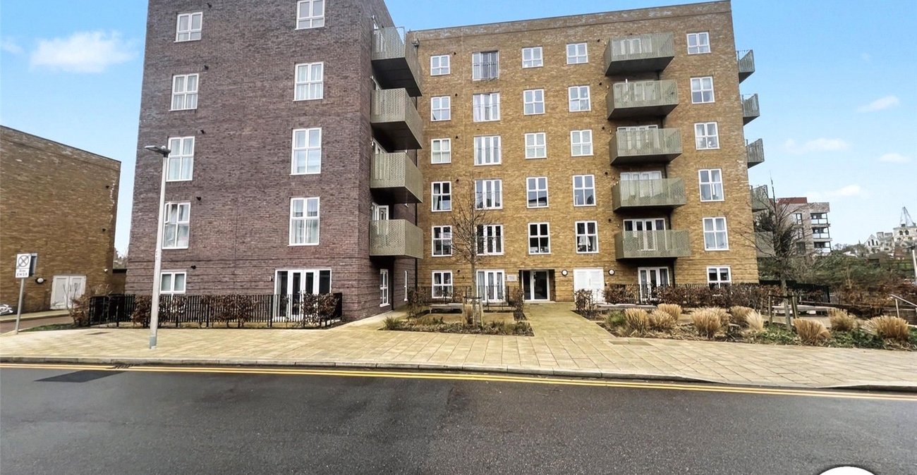 2 bedroom property for sale in Rochester | Robinson Michael & Jackson