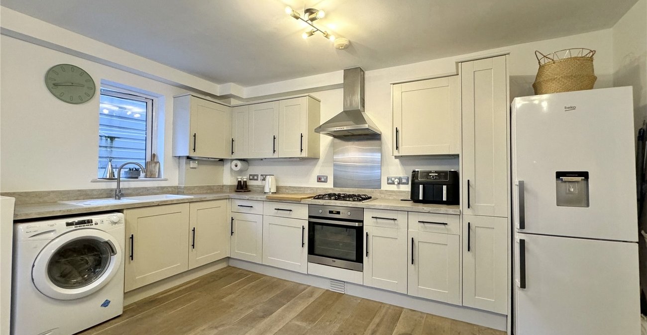 2 bedroom property for sale in London | Robinson Jackson