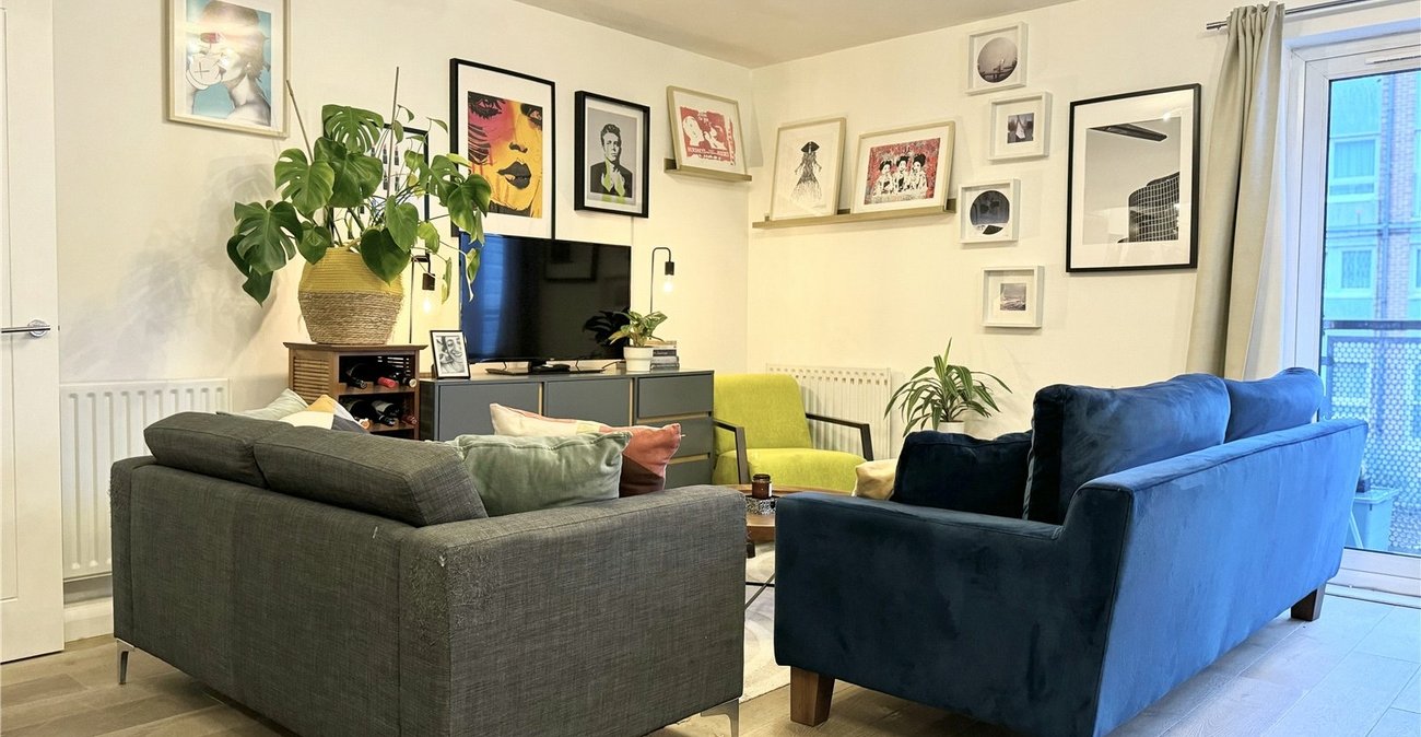 2 bedroom property for sale in London | Robinson Jackson