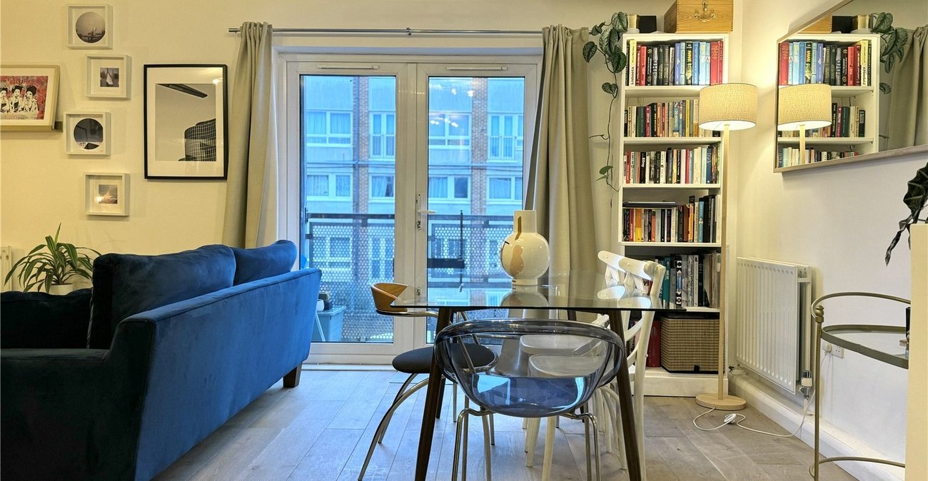 2 bedroom property for sale in London | Robinson Jackson