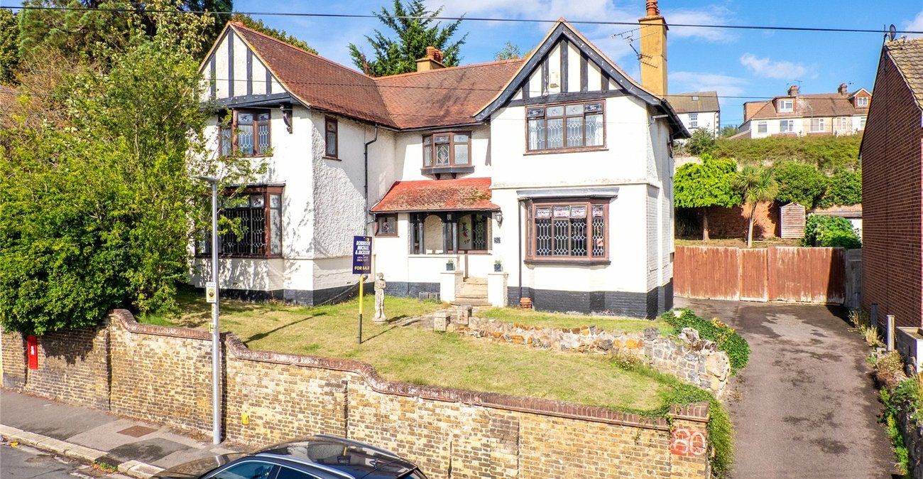 4 bedroom house for sale in Rochester | Robinson Michael & Jackson