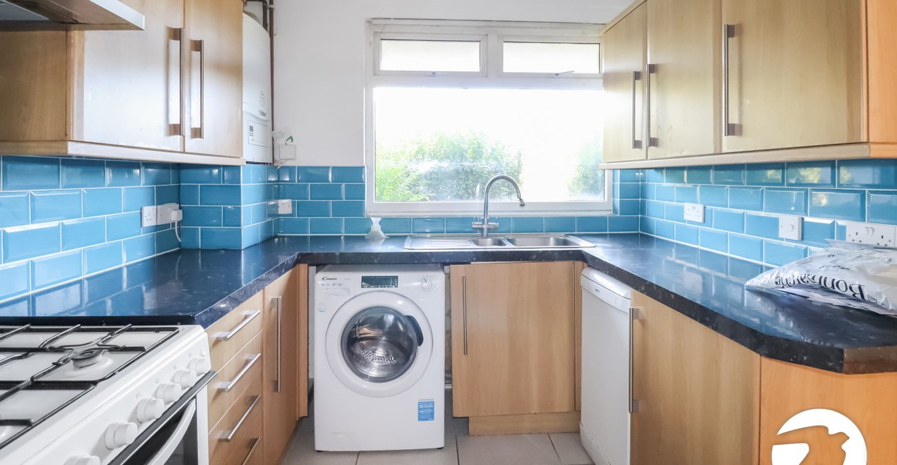 3 bedroom property for sale in London | Robinson Jackson