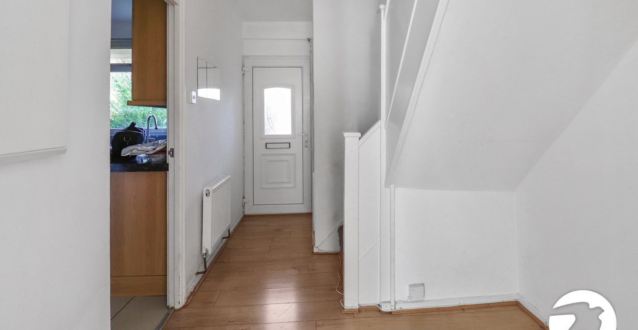 3 bedroom property for sale in London | Robinson Jackson