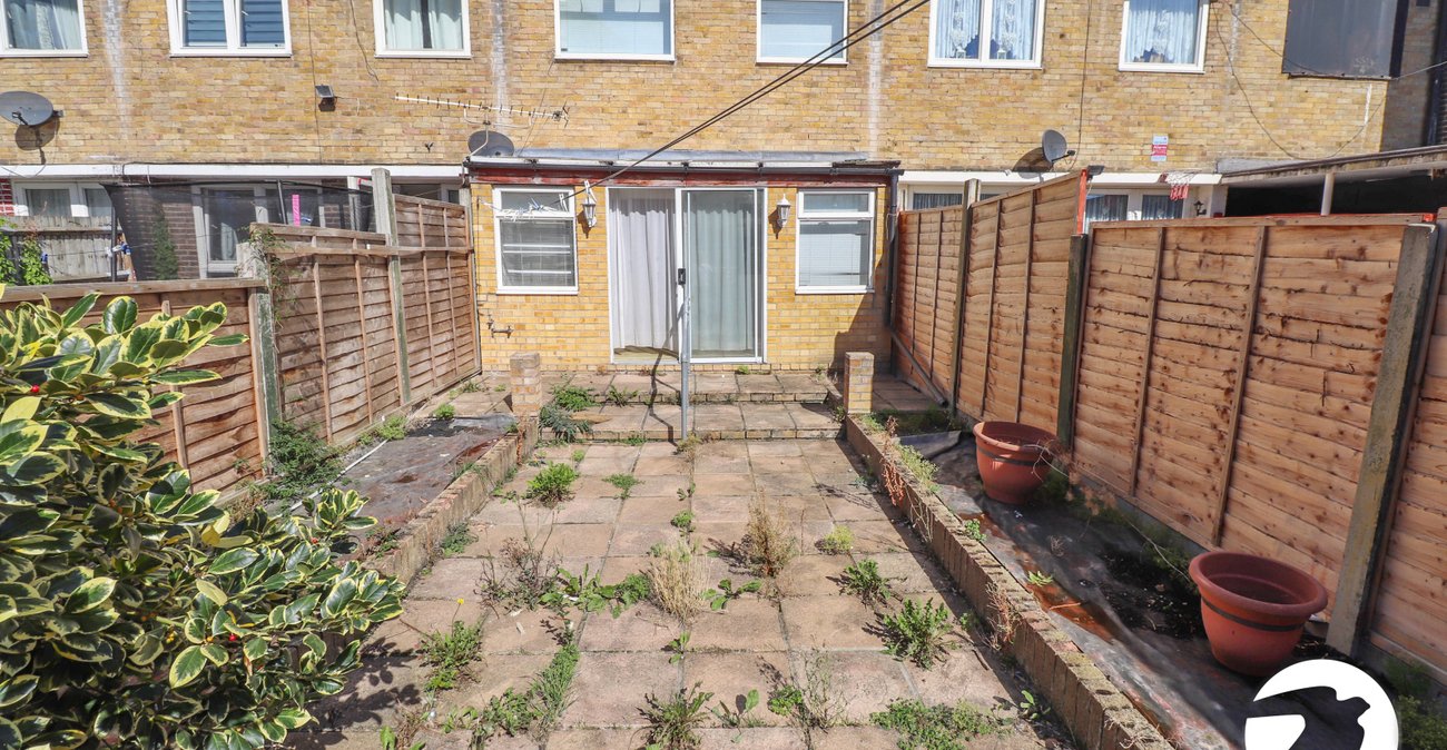 3 bedroom property for sale in London | Robinson Jackson