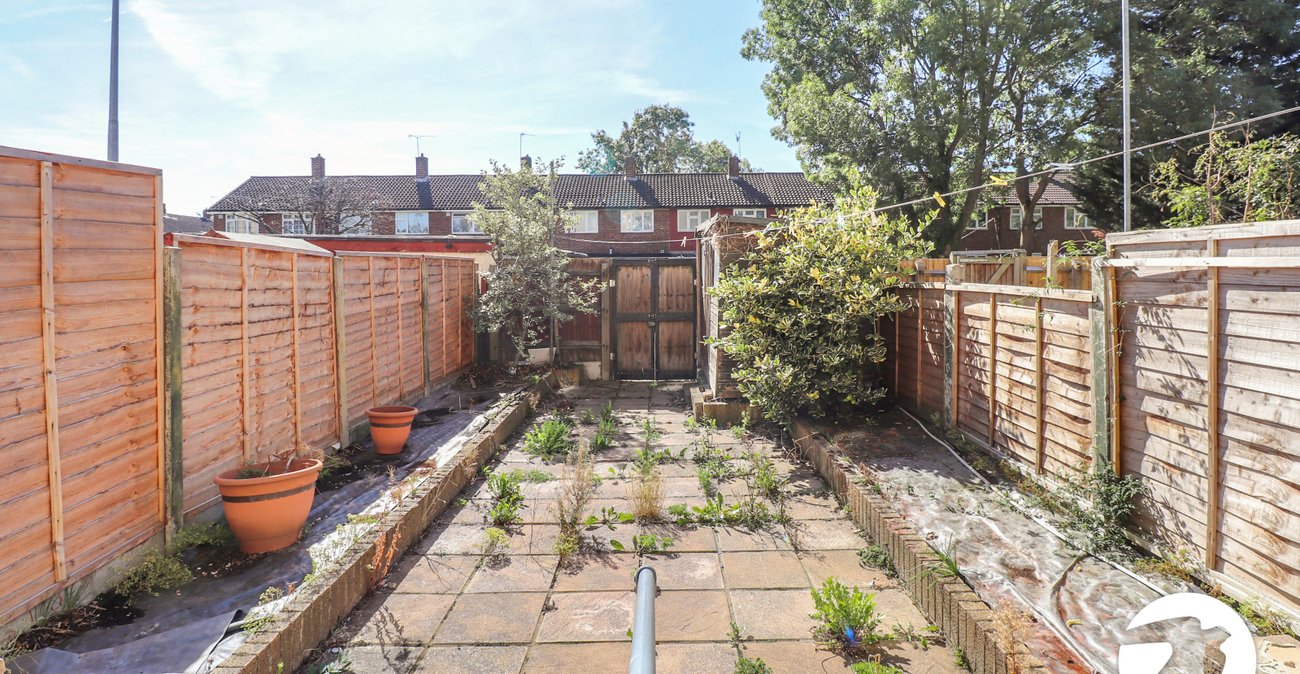 3 bedroom property for sale in London | Robinson Jackson