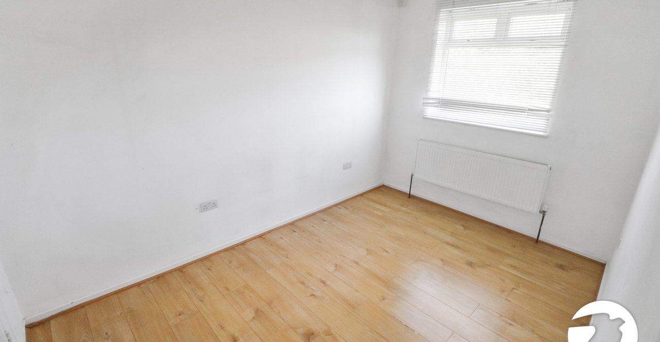 3 bedroom property for sale in London | Robinson Jackson