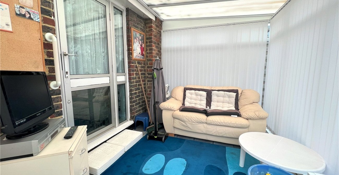 2 bedroom bungalow for sale in Thamesmead | Robinson Jackson