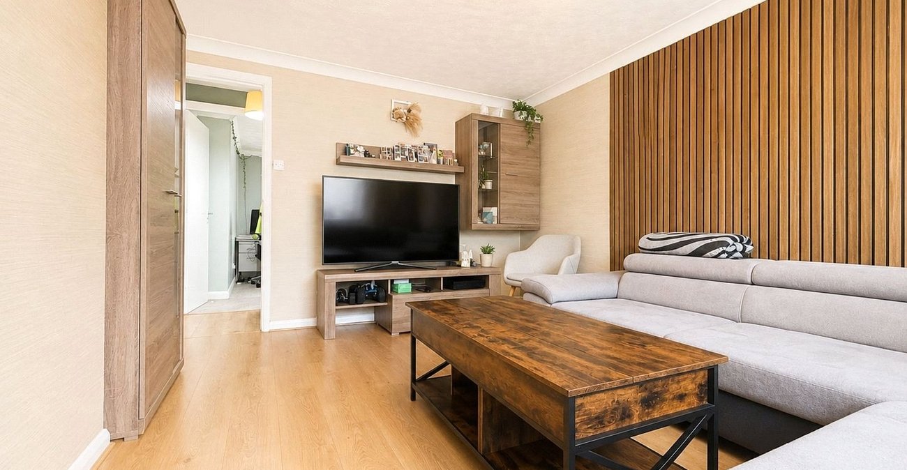 2 bedroom property for sale in Thamesmead | Robinson Jackson