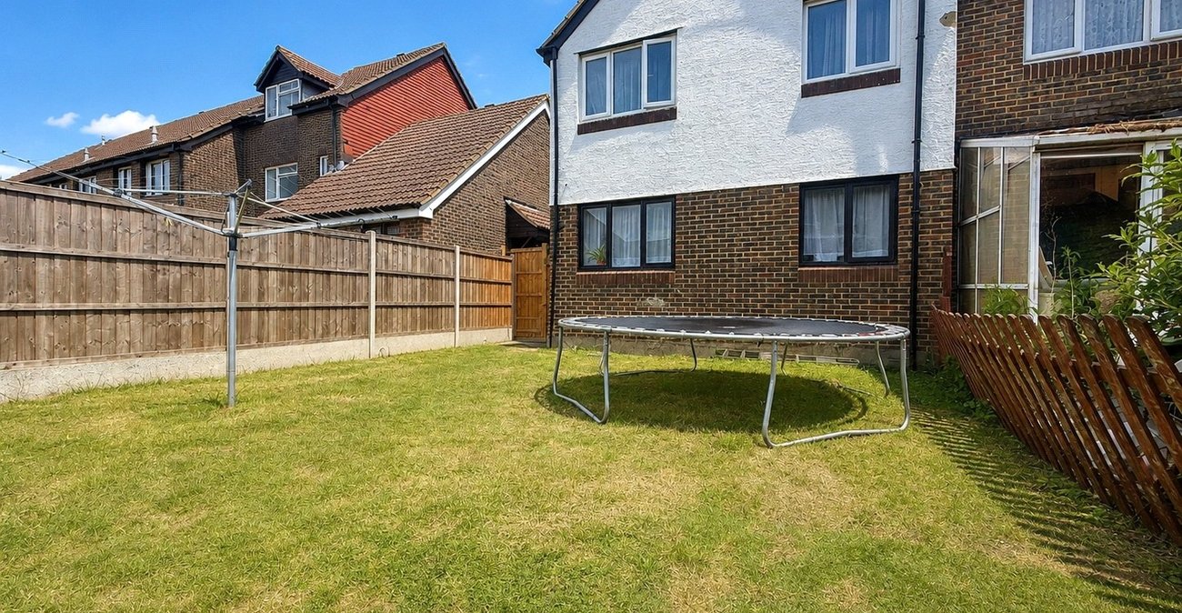 2 bedroom property for sale in Thamesmead | Robinson Jackson