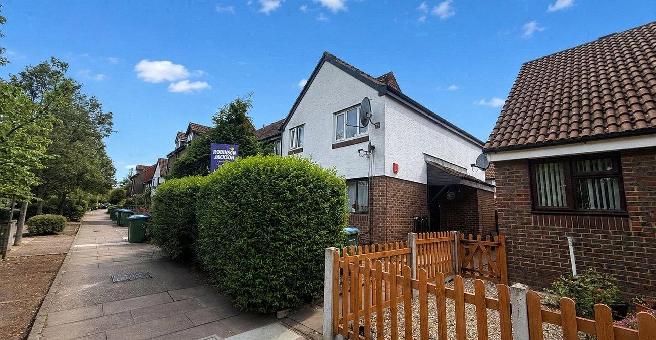 2 bedroom property for sale in Thamesmead | Robinson Jackson