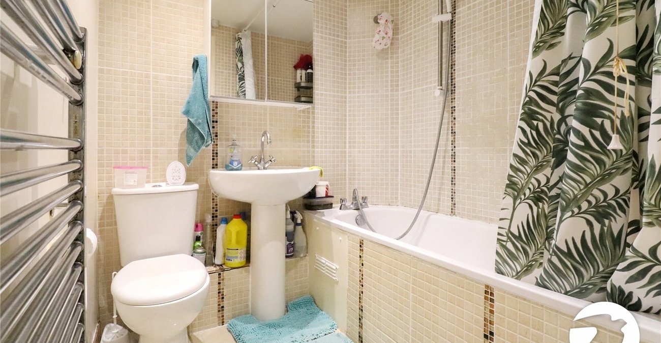 2 bedroom property for sale in West Thamesmead | Robinson Jackson