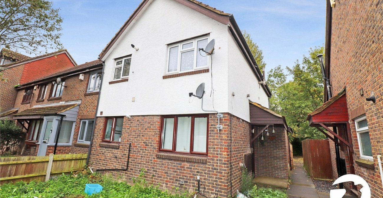 2 bedroom property for sale in West Thamesmead | Robinson Jackson