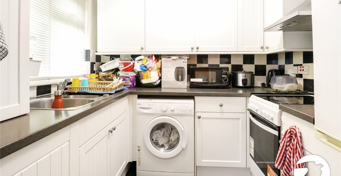 2 bedroom property for sale in West Thamesmead | Robinson Jackson