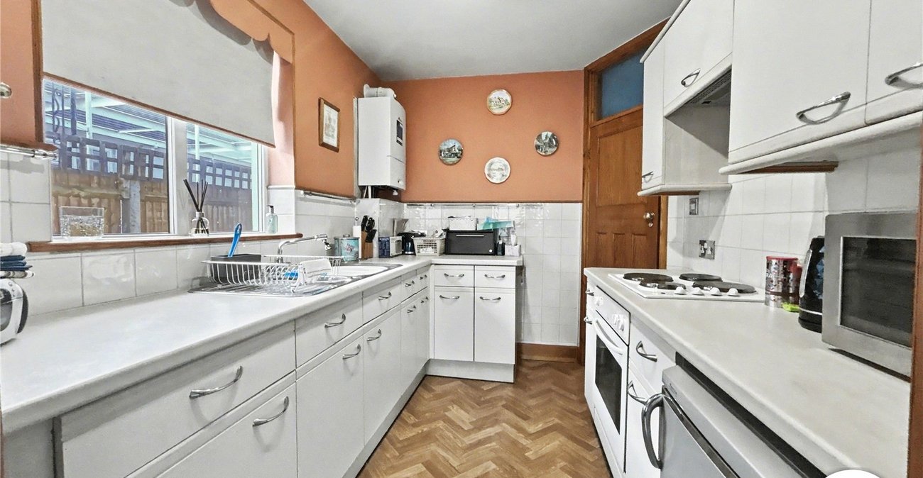 2 bedroom bungalow for sale in Sidcup | Robinson Jackson