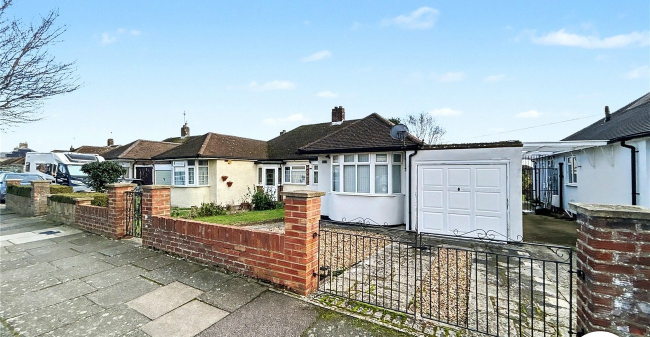 2 bedroom bungalow for sale in Sidcup | Robinson Jackson