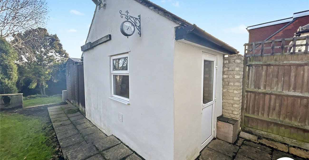 2 bedroom bungalow for sale in Sidcup | Robinson Jackson
