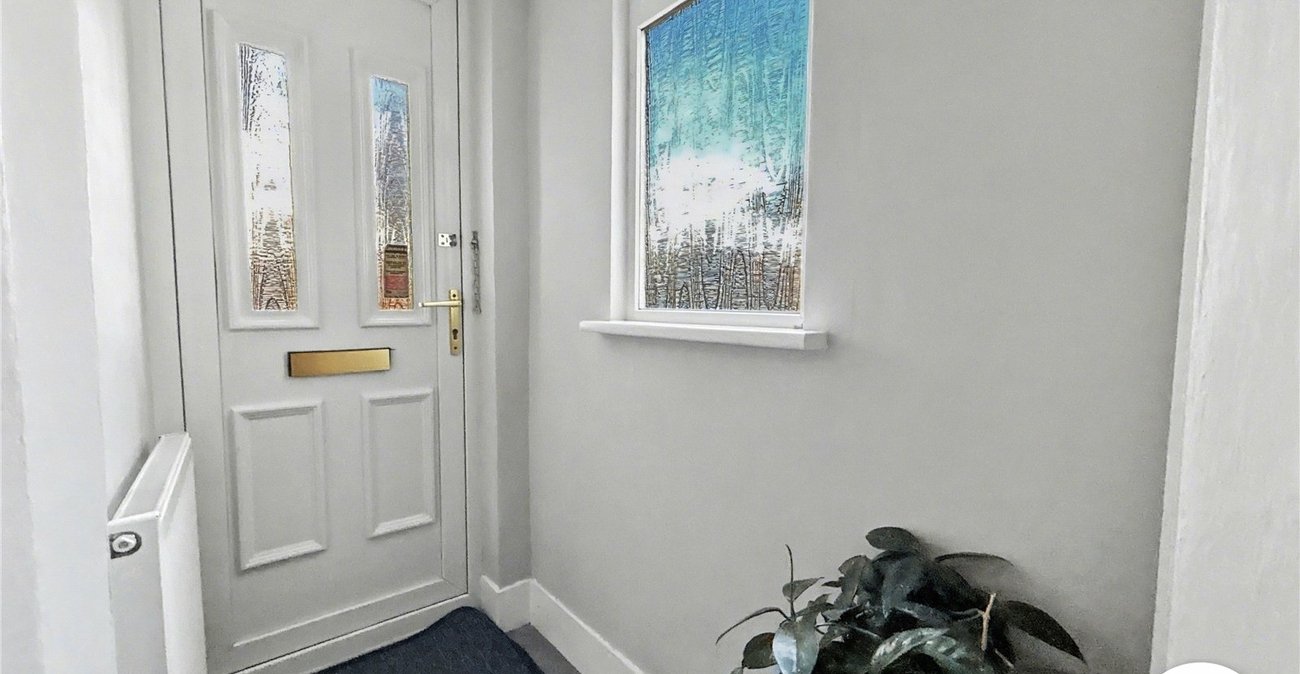 2 bedroom bungalow for sale in Sidcup | Robinson Jackson