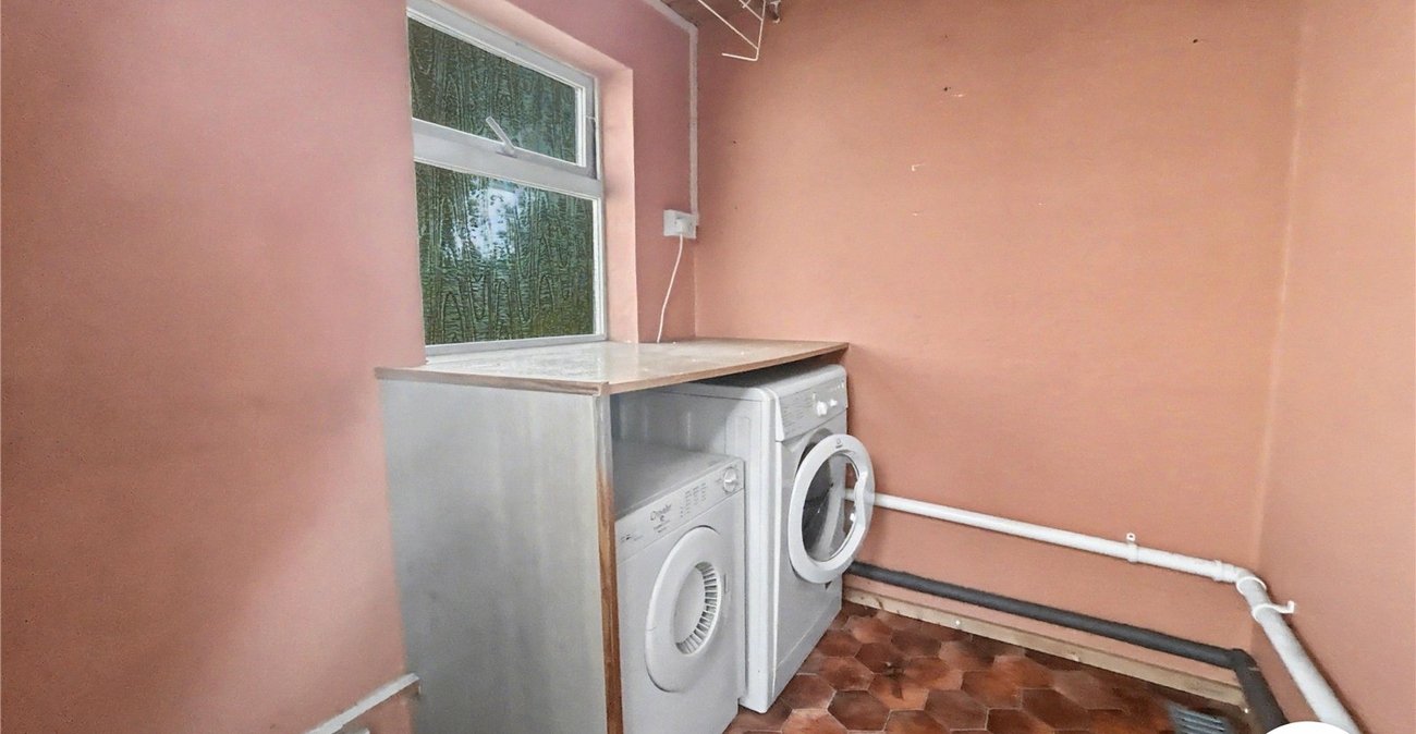 2 bedroom bungalow for sale in Sidcup | Robinson Jackson