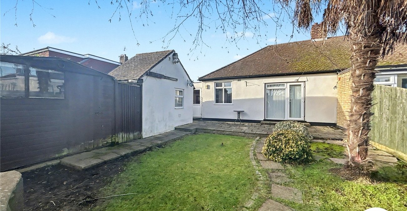 2 bedroom bungalow for sale in Sidcup | Robinson Jackson