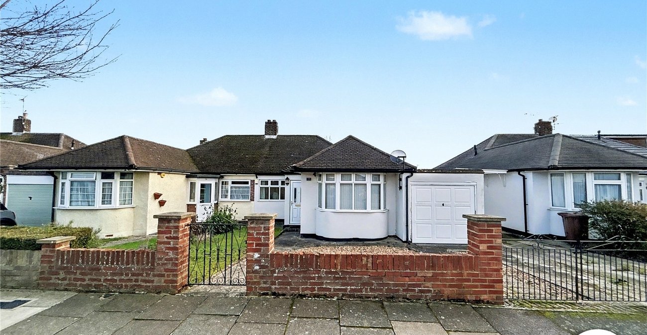 2 bedroom bungalow for sale in Sidcup | Robinson Jackson