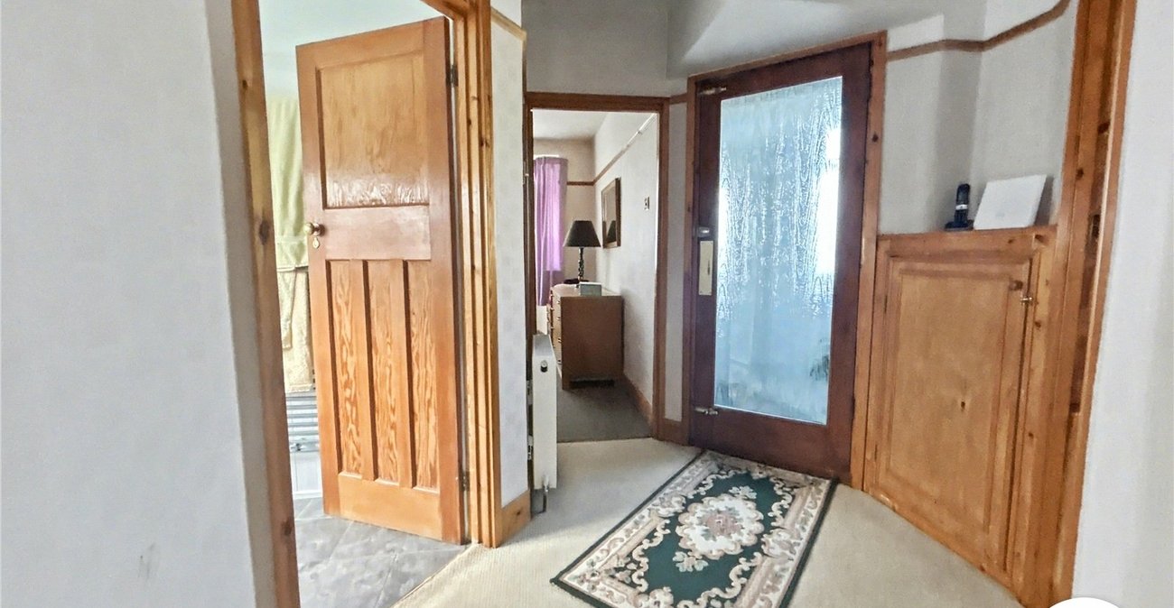 2 bedroom bungalow for sale in Sidcup | Robinson Jackson