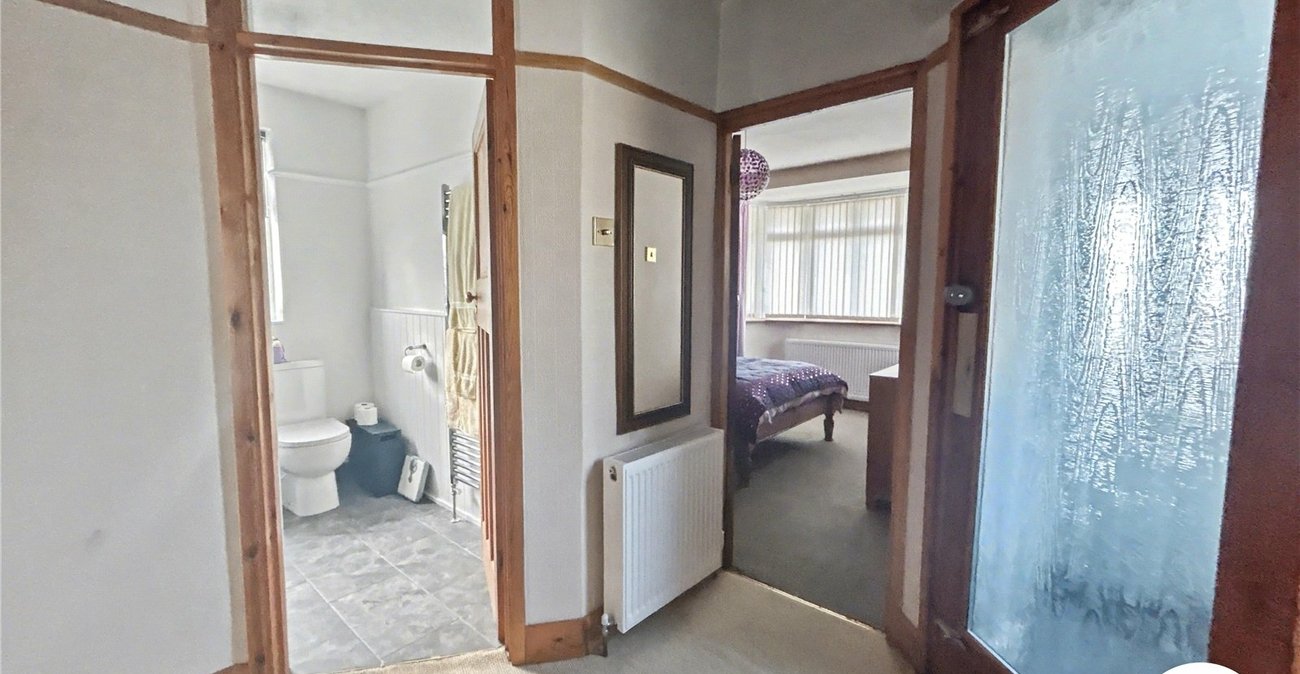 2 bedroom bungalow for sale in Sidcup | Robinson Jackson