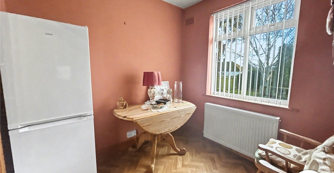 2 bedroom bungalow for sale in Sidcup | Robinson Jackson