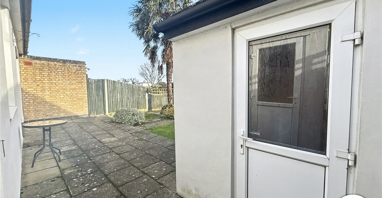 2 bedroom bungalow for sale in Sidcup | Robinson Jackson