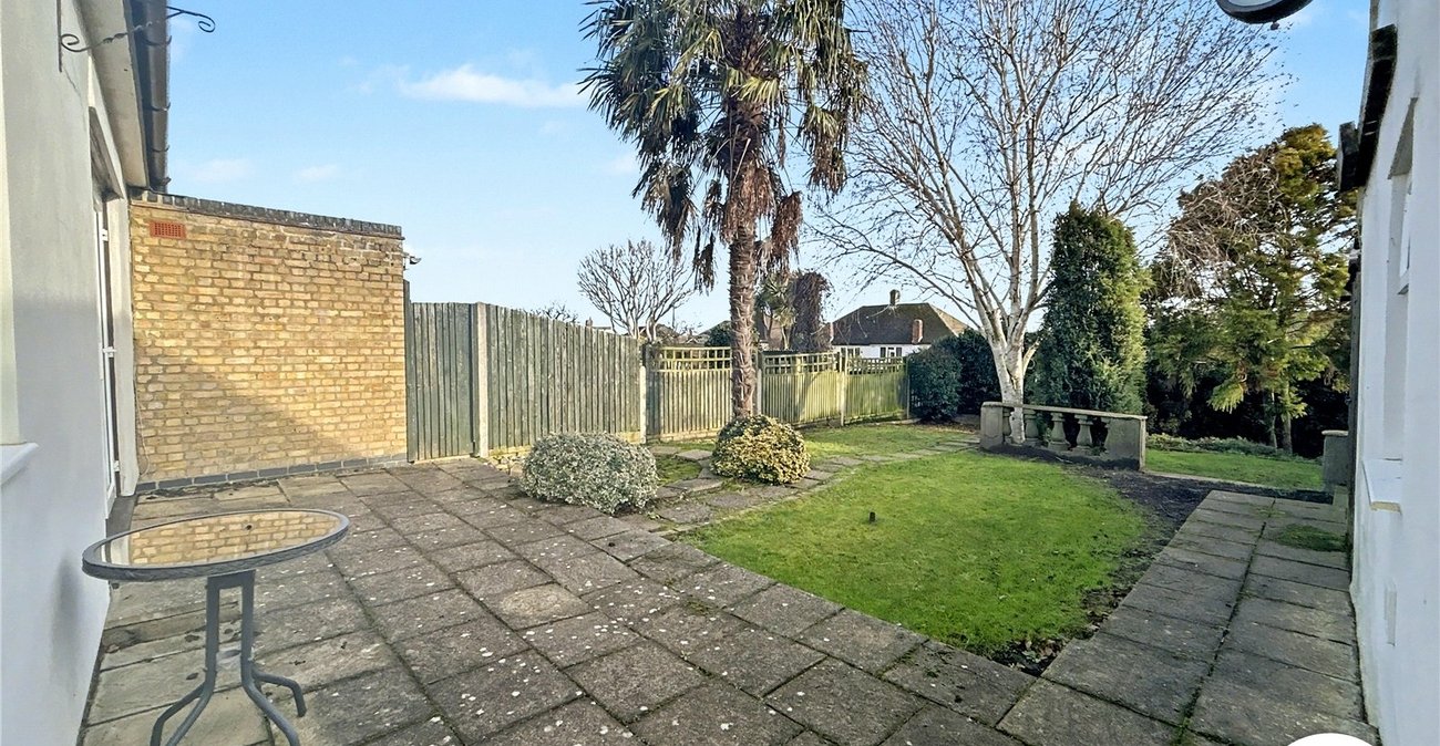 2 bedroom bungalow for sale in Sidcup | Robinson Jackson