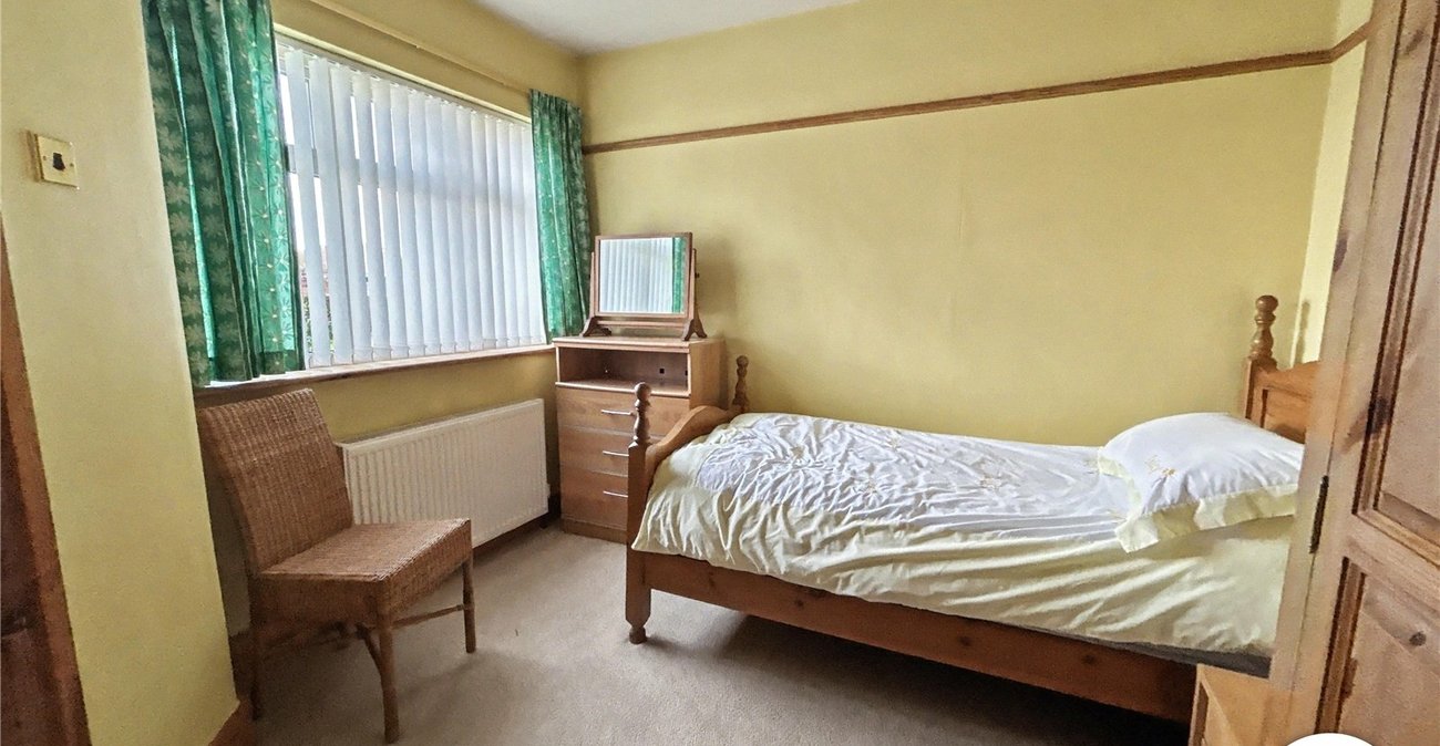 2 bedroom bungalow for sale in Sidcup | Robinson Jackson