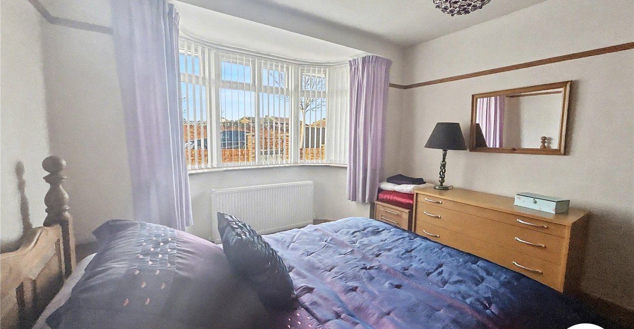 2 bedroom bungalow for sale in Sidcup | Robinson Jackson