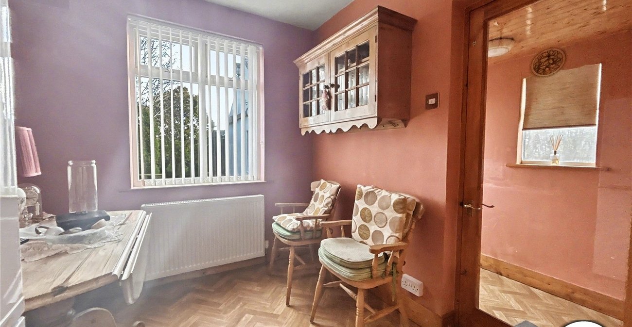 2 bedroom bungalow for sale in Sidcup | Robinson Jackson