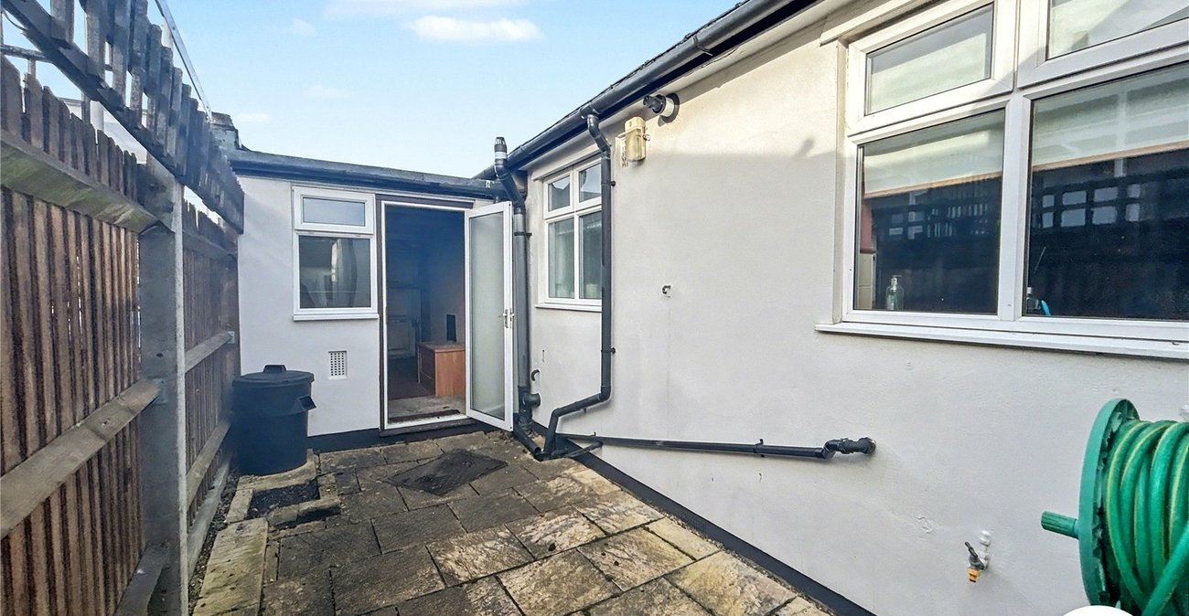 2 bedroom bungalow for sale in Sidcup | Robinson Jackson