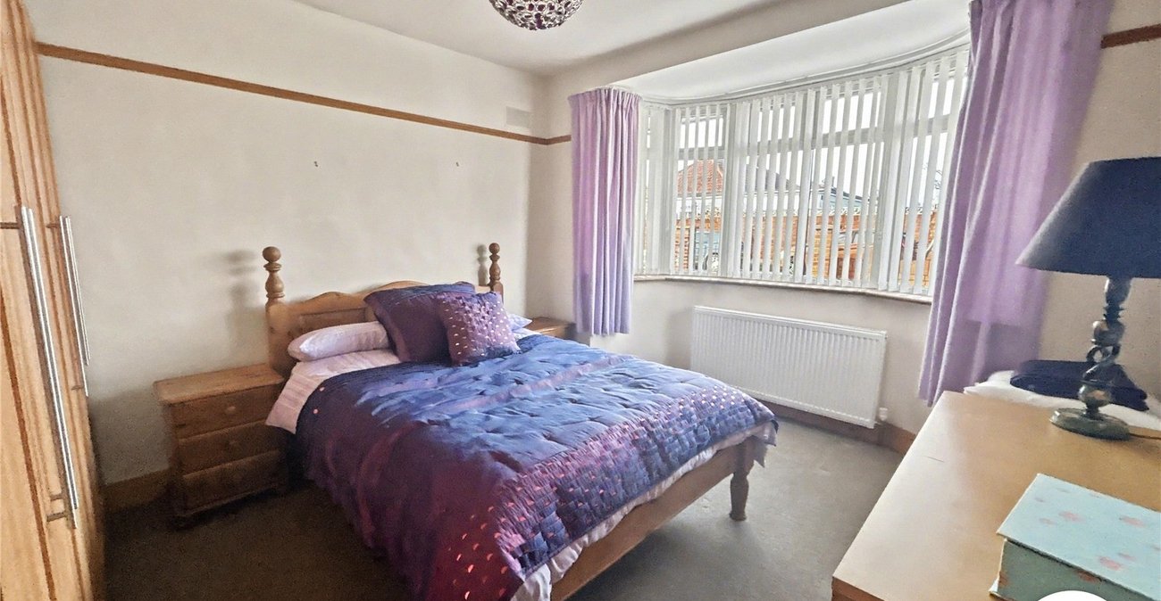 2 bedroom bungalow for sale in Sidcup | Robinson Jackson