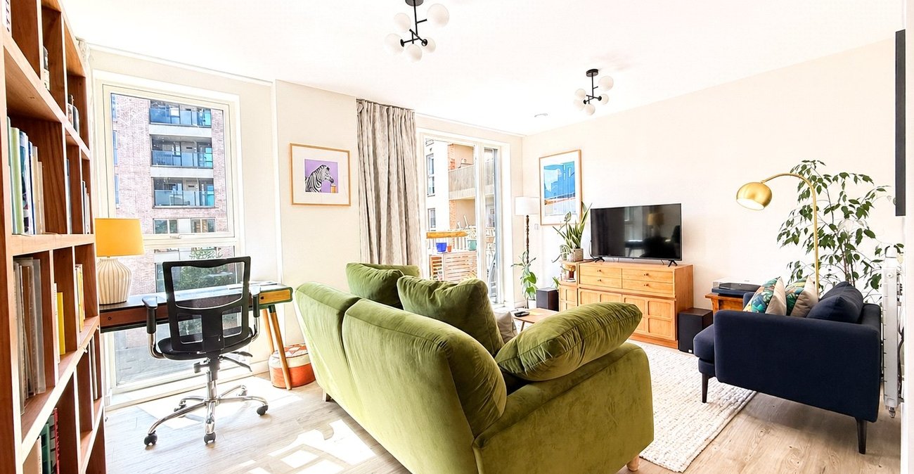 2 bedroom property for sale in London | Robinson Jackson