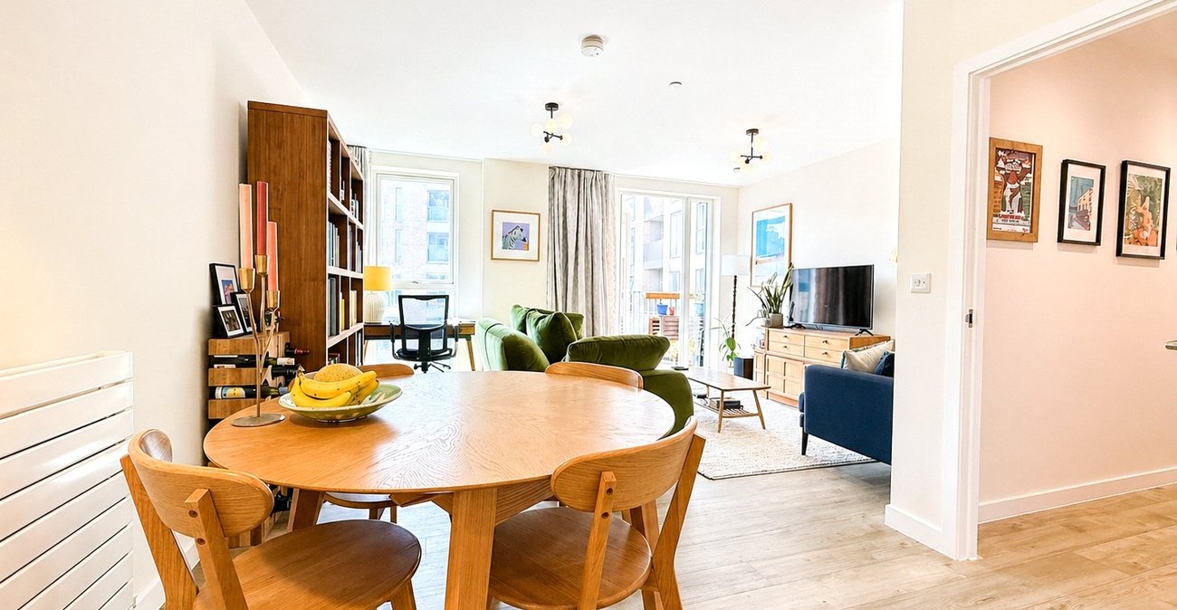 2 bedroom property for sale in London | Robinson Jackson