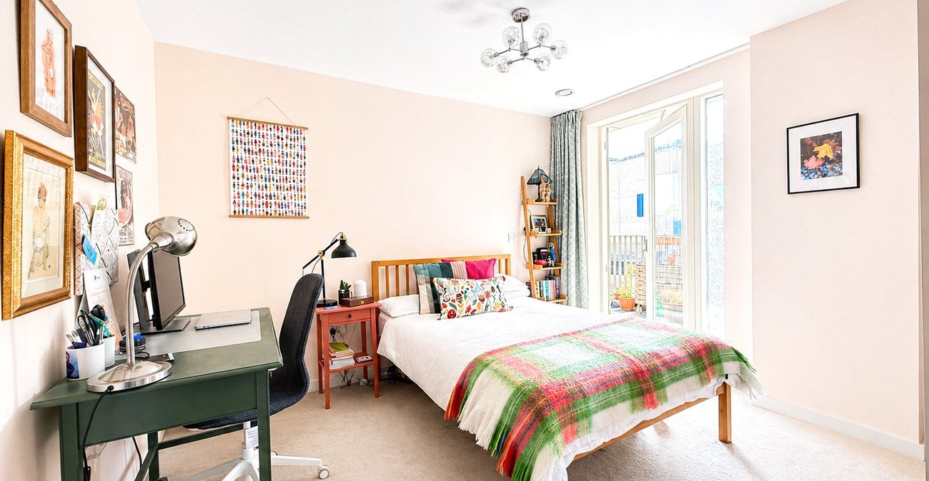 2 bedroom property for sale in London | Robinson Jackson