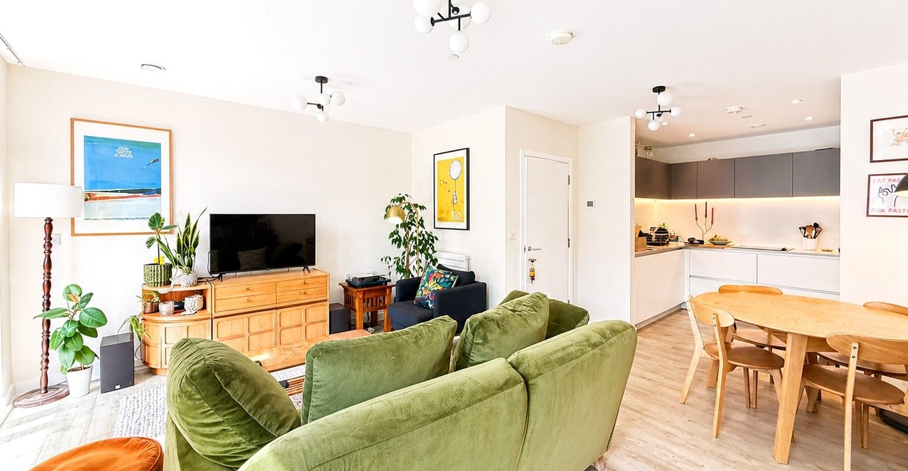 2 bedroom property for sale in London | Robinson Jackson