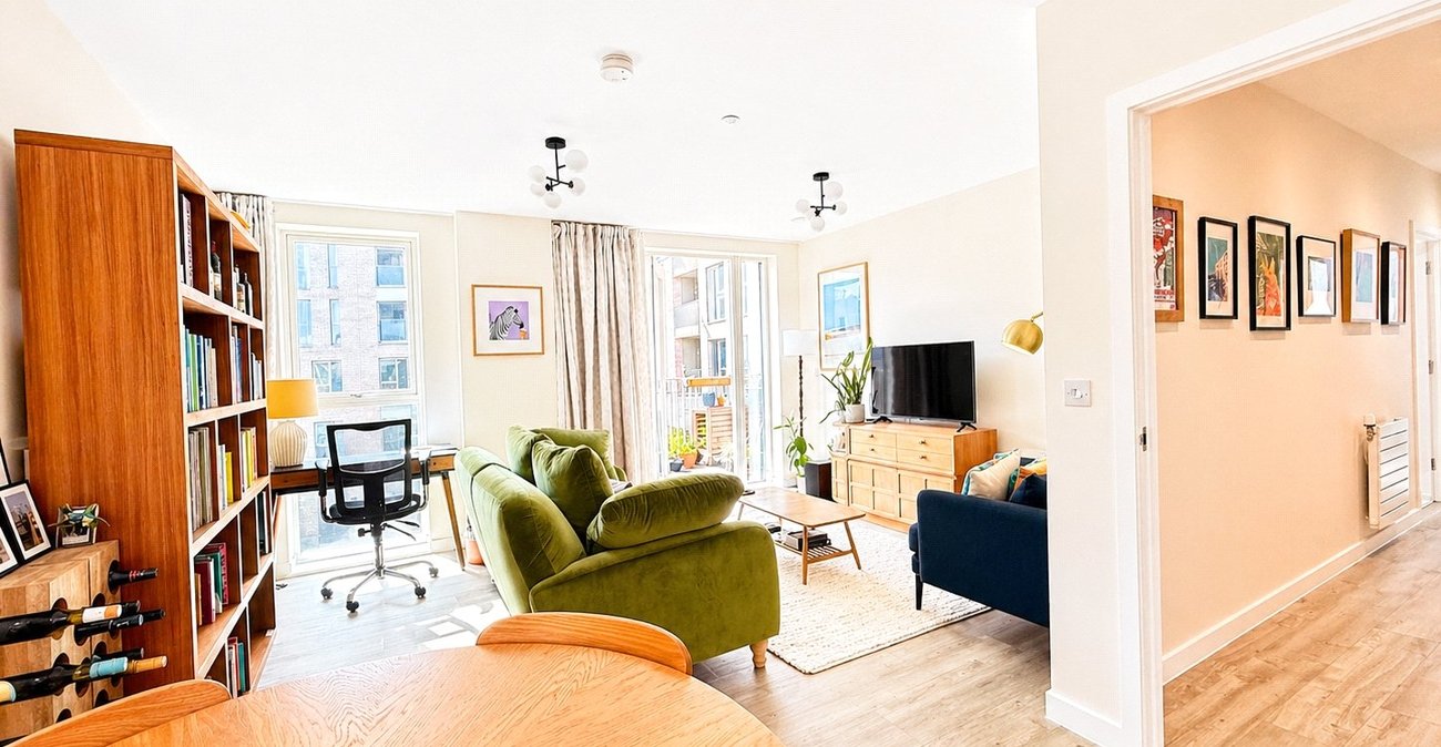 2 bedroom property for sale in London | Robinson Jackson