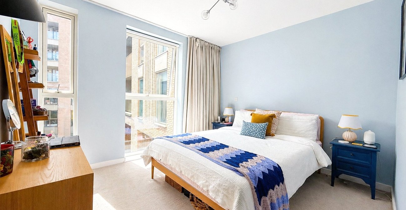 2 bedroom property for sale in London | Robinson Jackson