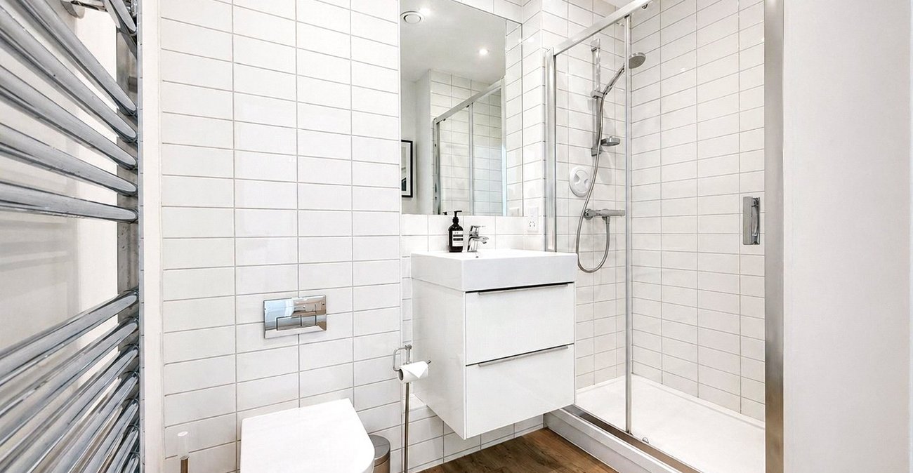 2 bedroom property for sale in London | Robinson Jackson